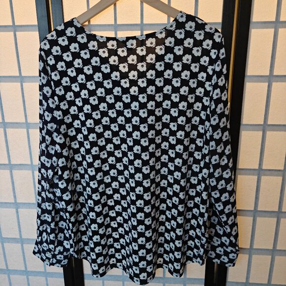 Ann Taylor Poppy Floral Flowy Floral Long Sleeve Black White Pullover Blouse XL - Picture 5 of 6